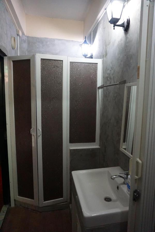 Snoozzze Hostel ใกล้รถไฟฟ้า ย่านบางรัก (Adults Only) Bangkok Exterior foto