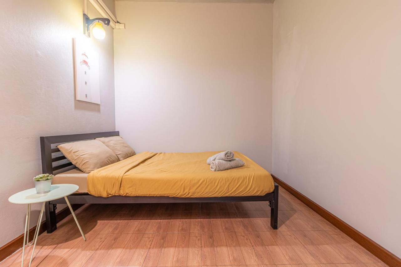 Snoozzze Hostel ใกล้รถไฟฟ้า ย่านบางรัก (Adults Only) Bangkok Exterior foto
